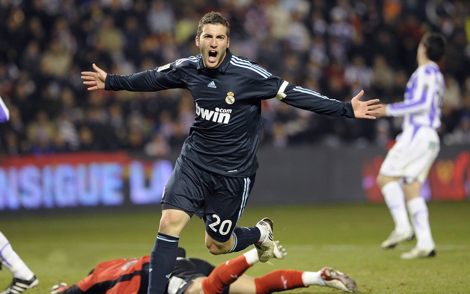 劳塔罗破纪录之夜,突尼斯防线如何成就阿根廷新传奇